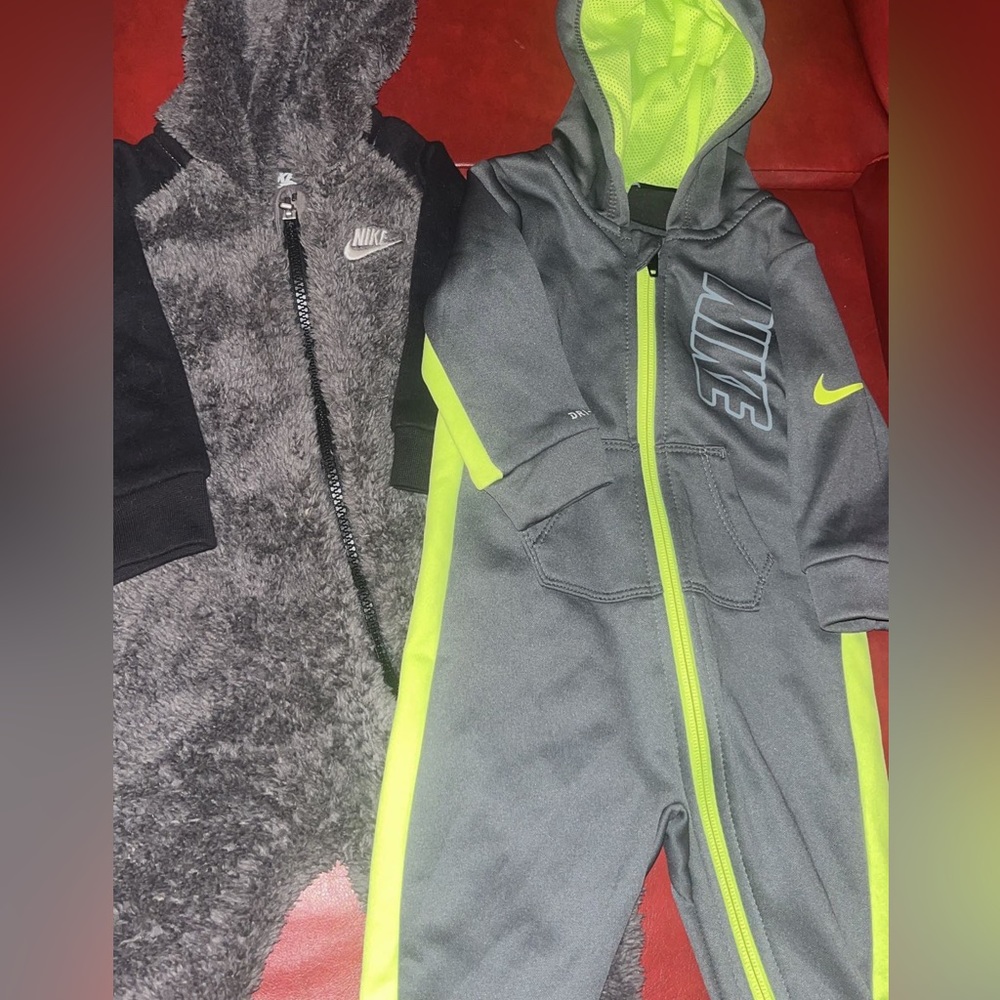 Authentic NIKE onesies 6m‼️